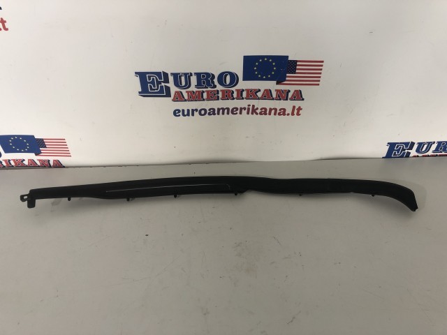 Galinių durų viršutinė juosta (dešinė)